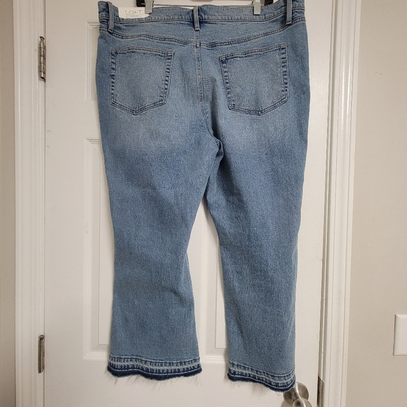 Loft NWT DenimFlare Crop Mid Rise Jeans Size 18. - Picture 3 of 11